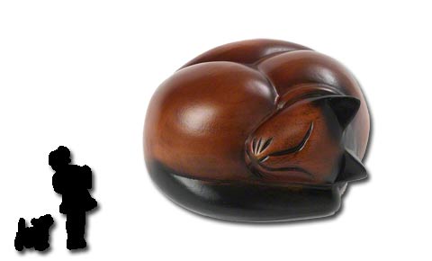 gato marron madera